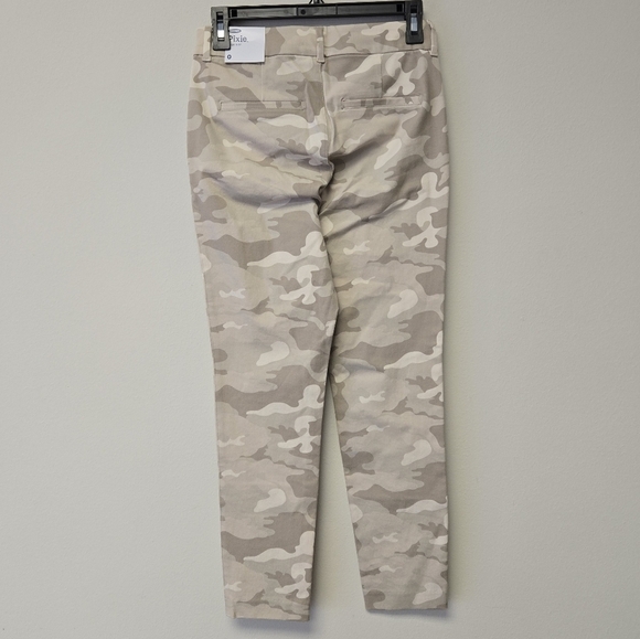 Old Navy Pixie High Waisted Pant Sand Camo 0 - Picture 4 of 8